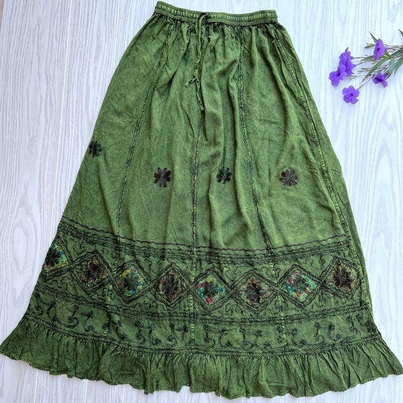 Vintage Vibe Green Embroidered Long Skirt - Picture 8 of 9
